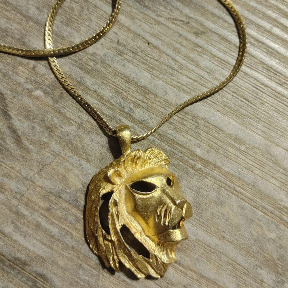 Lion Head Gold Tone Diamond Cut Pendant Necklace Chain Men Women Large Vintage